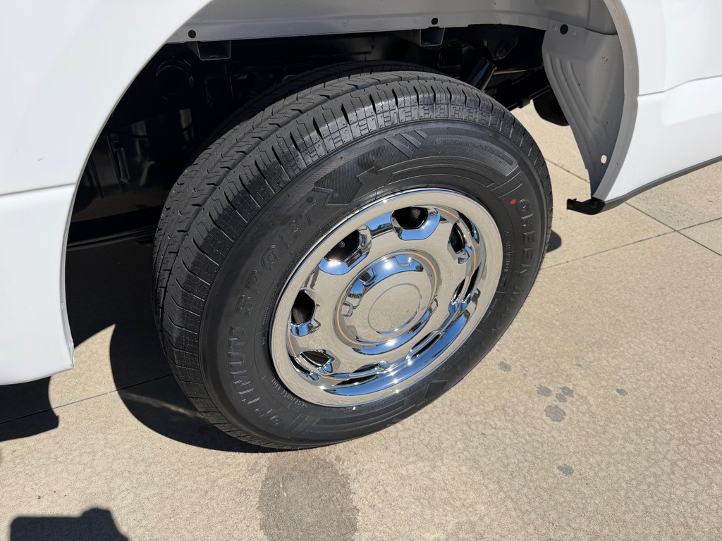 Photo 20 of this FORD F150 XL CREW