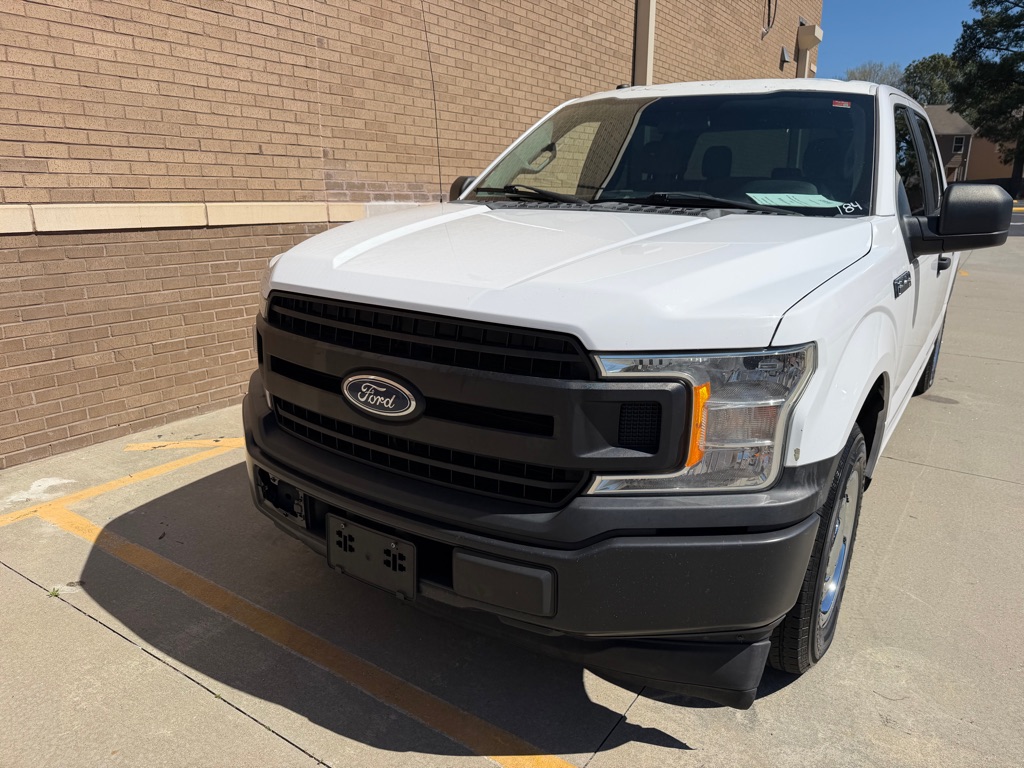 Photo 6 of this FORD F150 XL CREW
