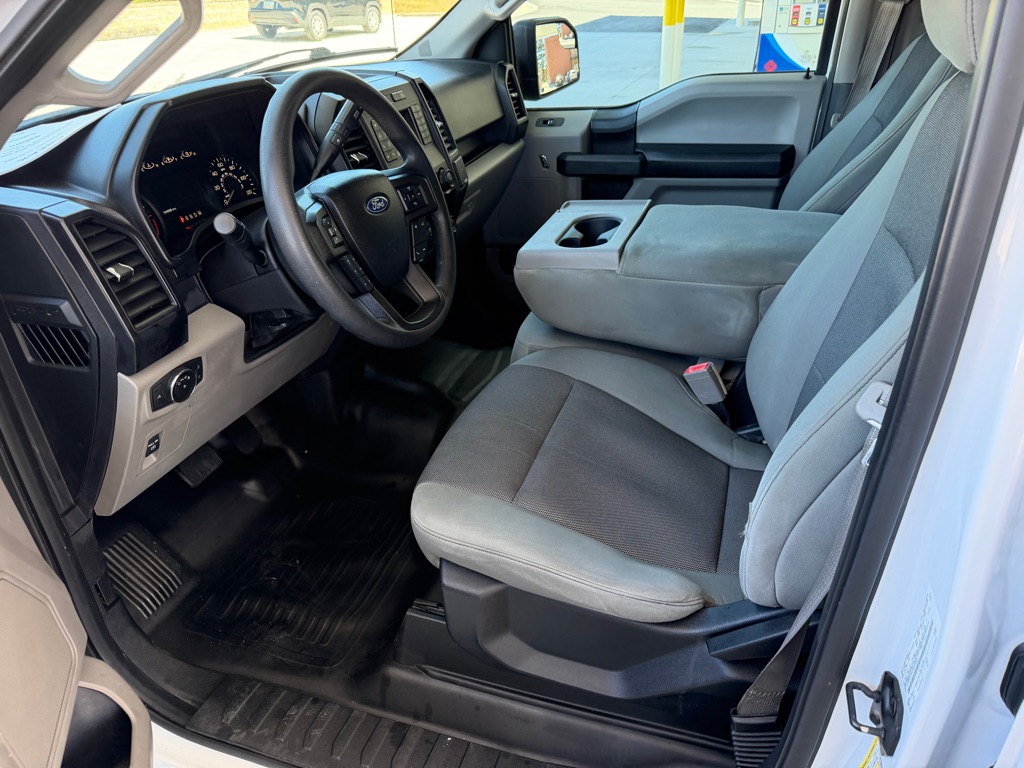 Photo 10 of this FORD F150 XL CREW