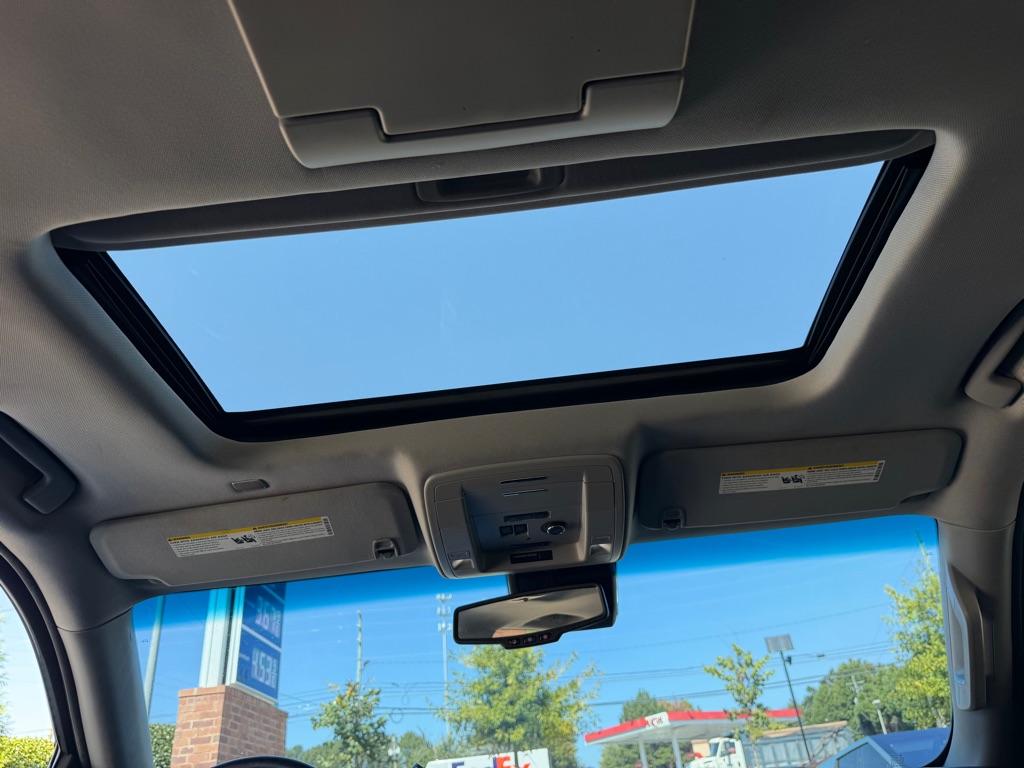 Photo 28 of this CHEVROLET SUBURBAN LT