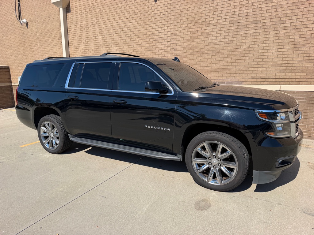 Photo 3 of this CHEVROLET SUBURBAN LT