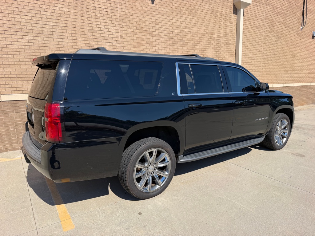 Photo 4 of this CHEVROLET SUBURBAN LT