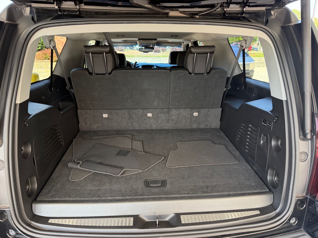 Photo 18 of this CHEVROLET SUBURBAN LT