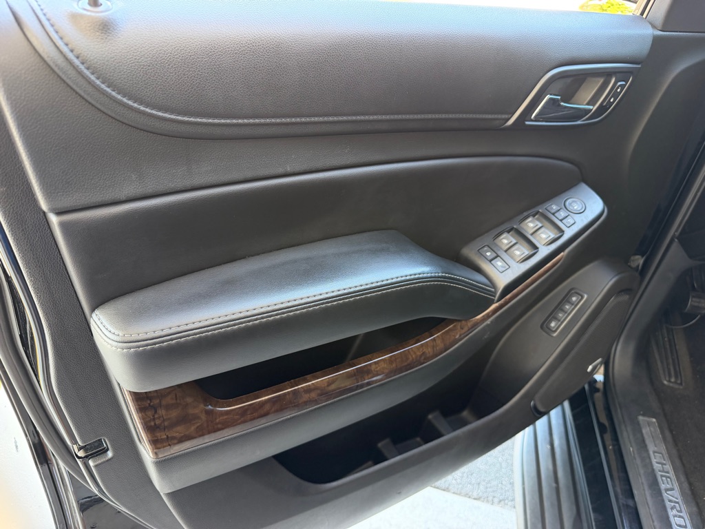 Photo 17 of this CHEVROLET SUBURBAN LT