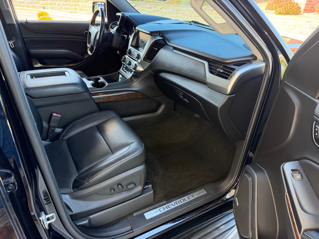 Photo 20 of this CHEVROLET SUBURBAN LT