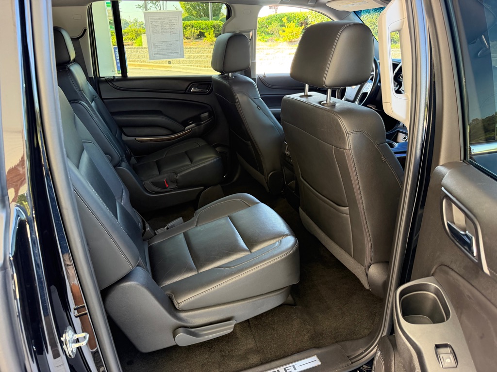 Photo 27 of this CHEVROLET SUBURBAN LT