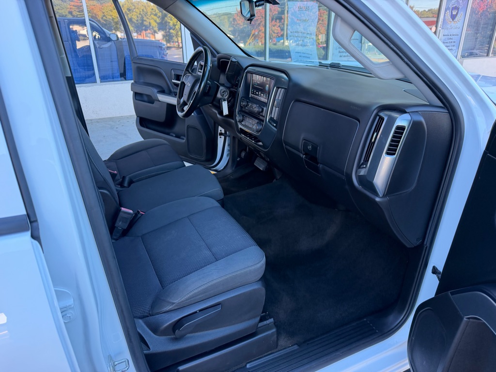 Photo 20 of this CHEVROLET SILVERADO LT