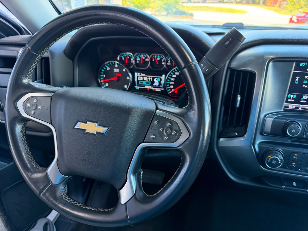 Photo 15 of this CHEVROLET SILVERADO LT