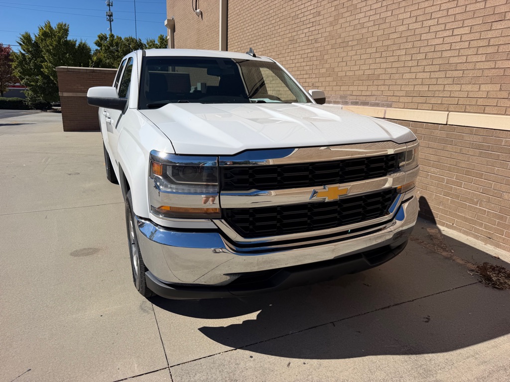 Photo 18 of this CHEVROLET SILVERADO LT