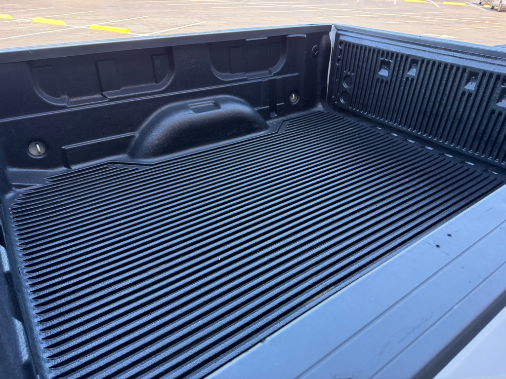 Photo 22 of this CHEVROLET SILVERADO LT