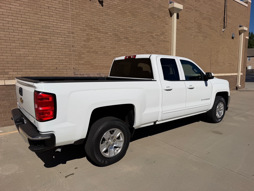 Photo 5 of this CHEVROLET SILVERADO LT