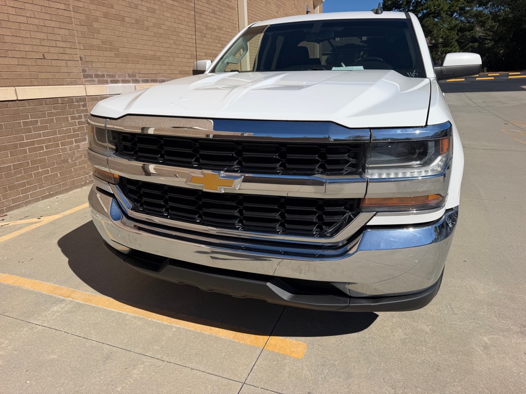 Photo 8 of this CHEVROLET SILVERADO LT