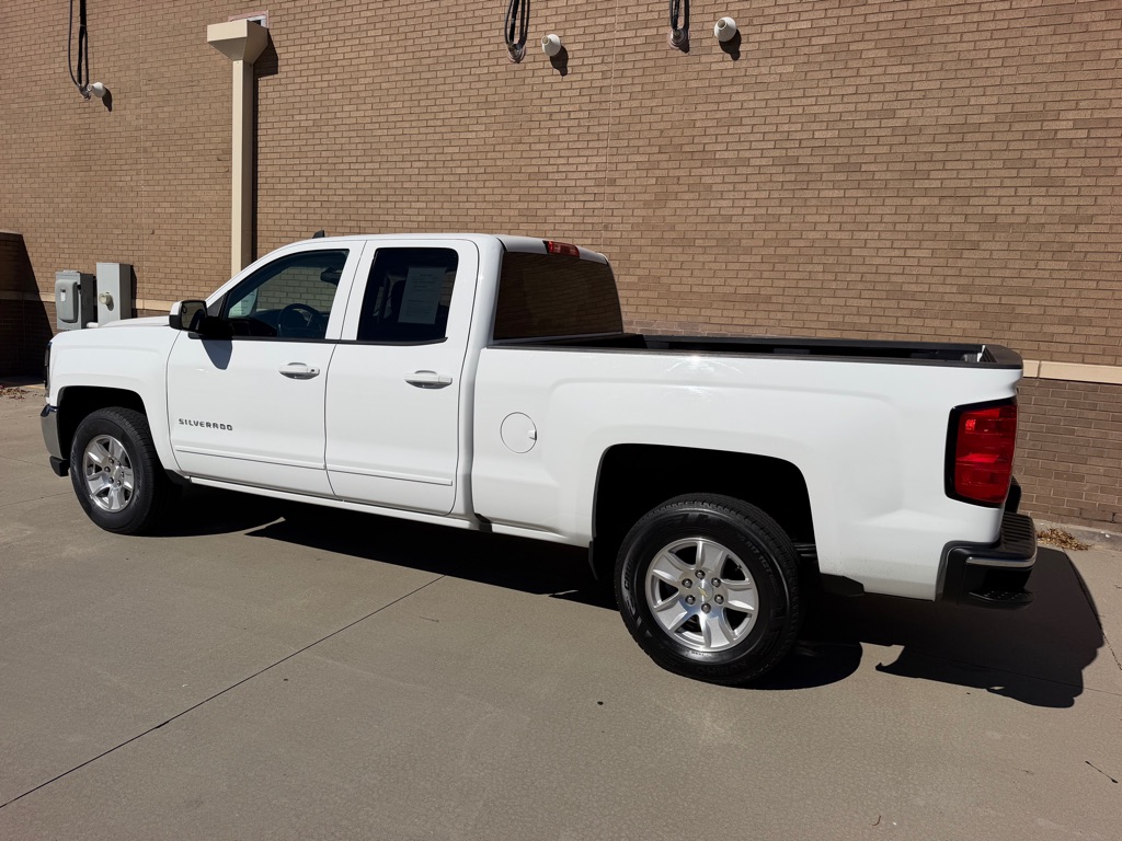 Photo 4 of this CHEVROLET SILVERADO LT