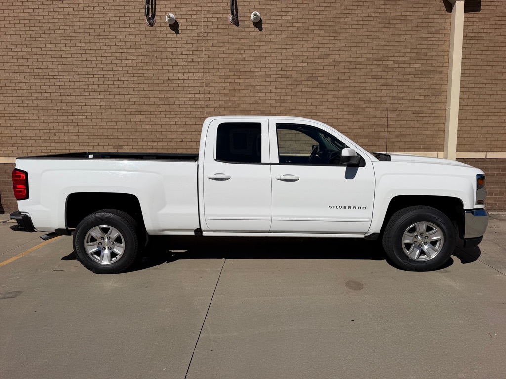Photo 7 of this CHEVROLET SILVERADO LT