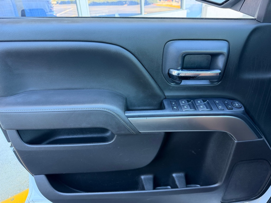 Photo 13 of this CHEVROLET SILVERADO LT