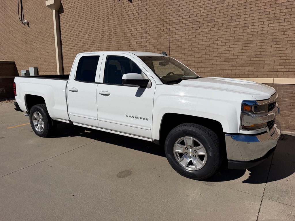 Photo 10 of this CHEVROLET SILVERADO LT