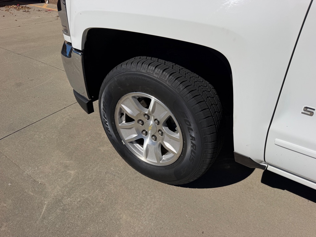 Photo 24 of this CHEVROLET SILVERADO LT