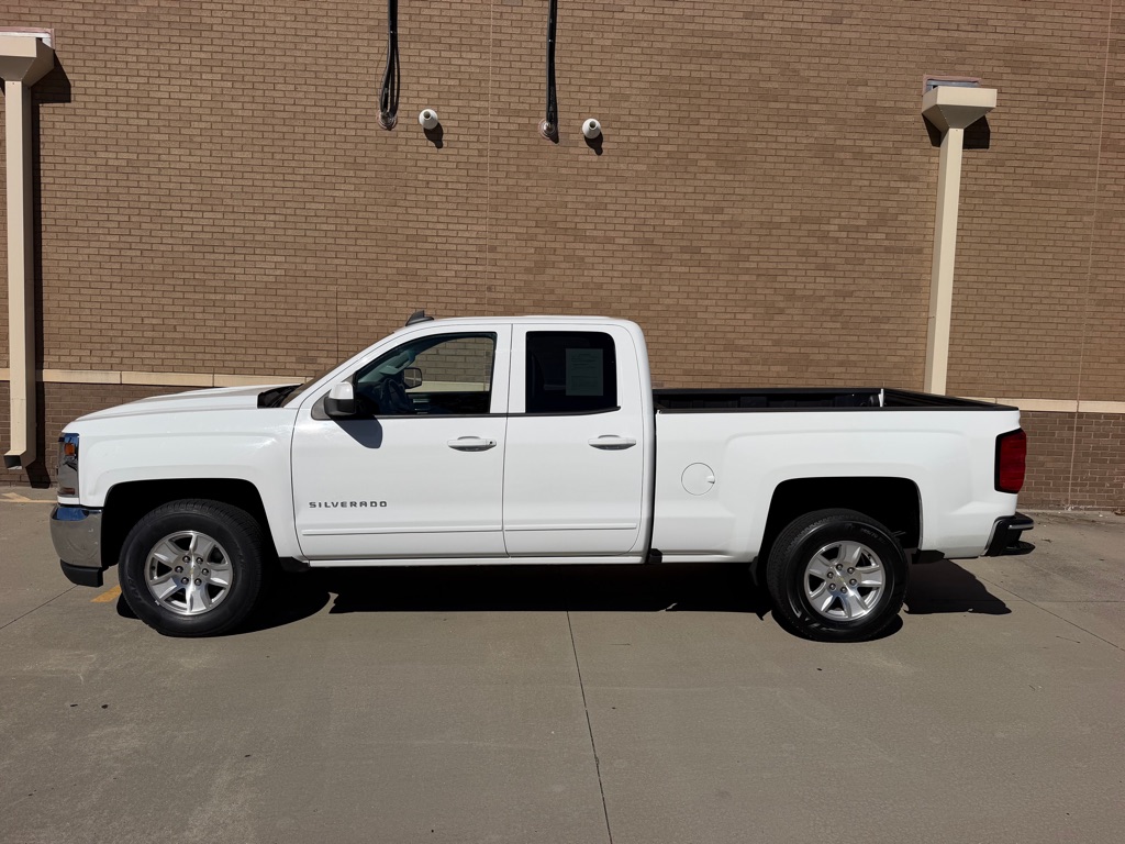 Photo 3 of this CHEVROLET SILVERADO LT