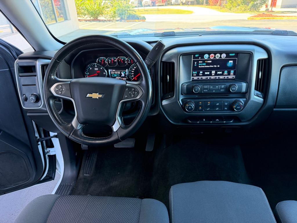 Photo 12 of this CHEVROLET SILVERADO LT