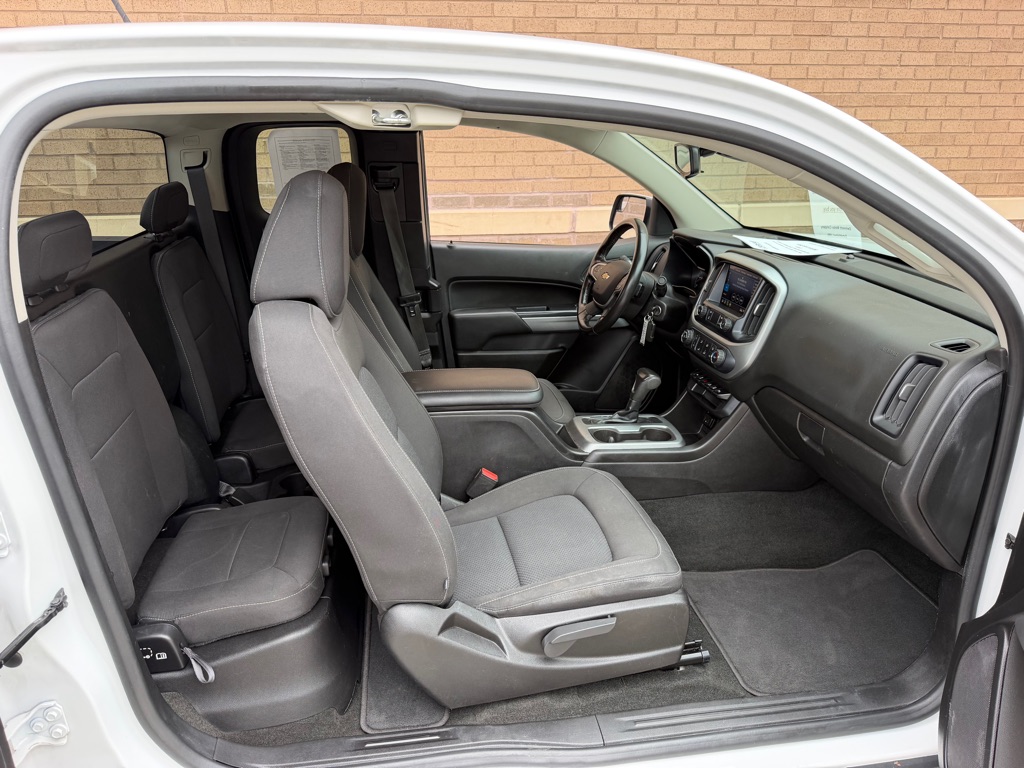 Photo 19 of this CHEVROLET COLORADO LT