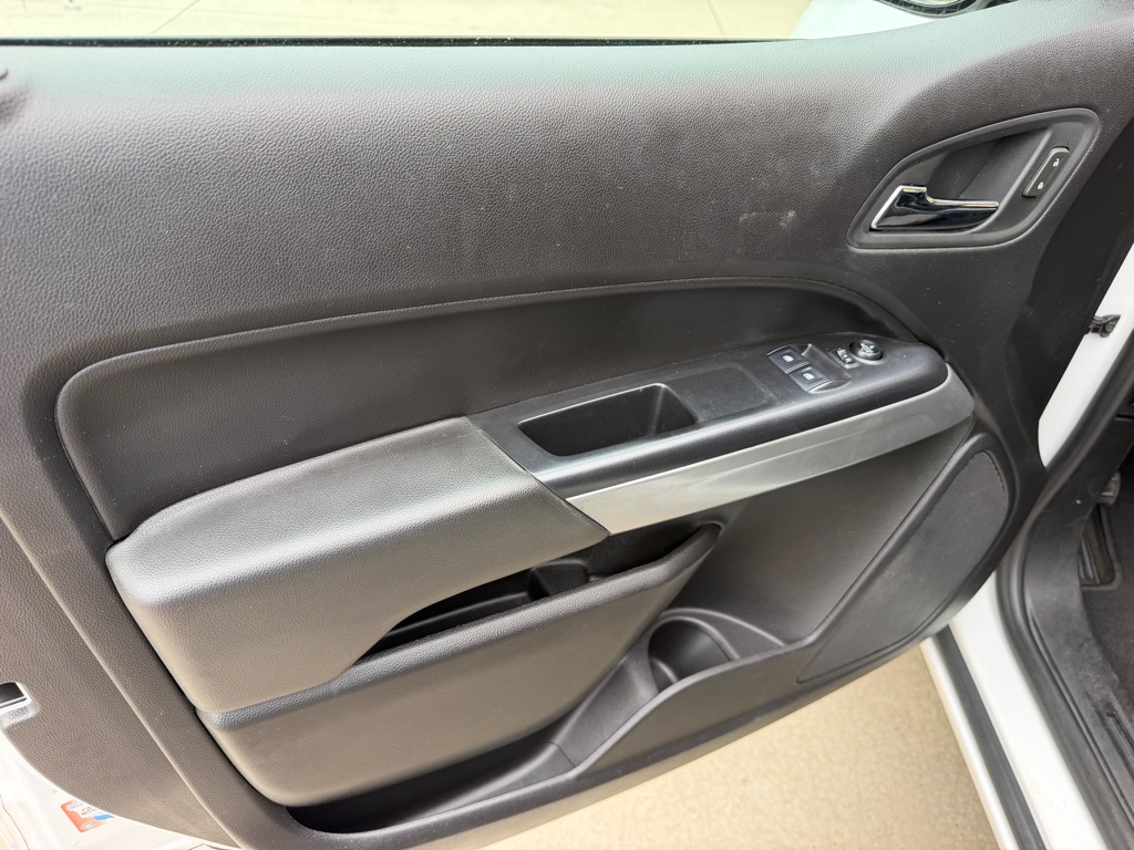 Photo 13 of this CHEVROLET COLORADO LT