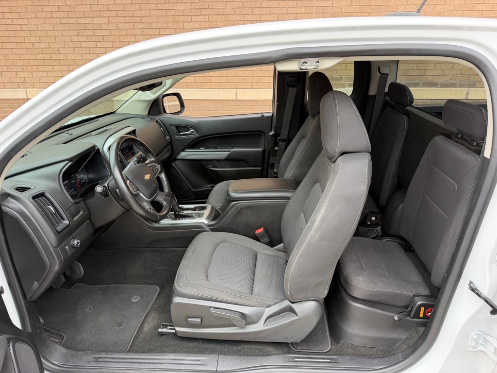 Photo 12 of this CHEVROLET COLORADO LT