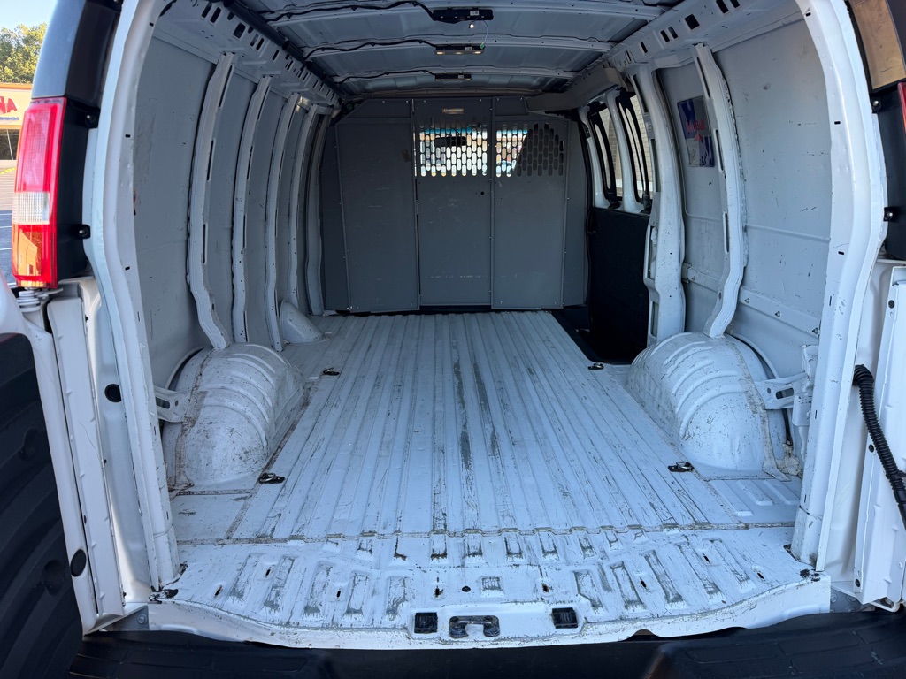Photo 19 of this CHEVROLET EXPRESS G2500