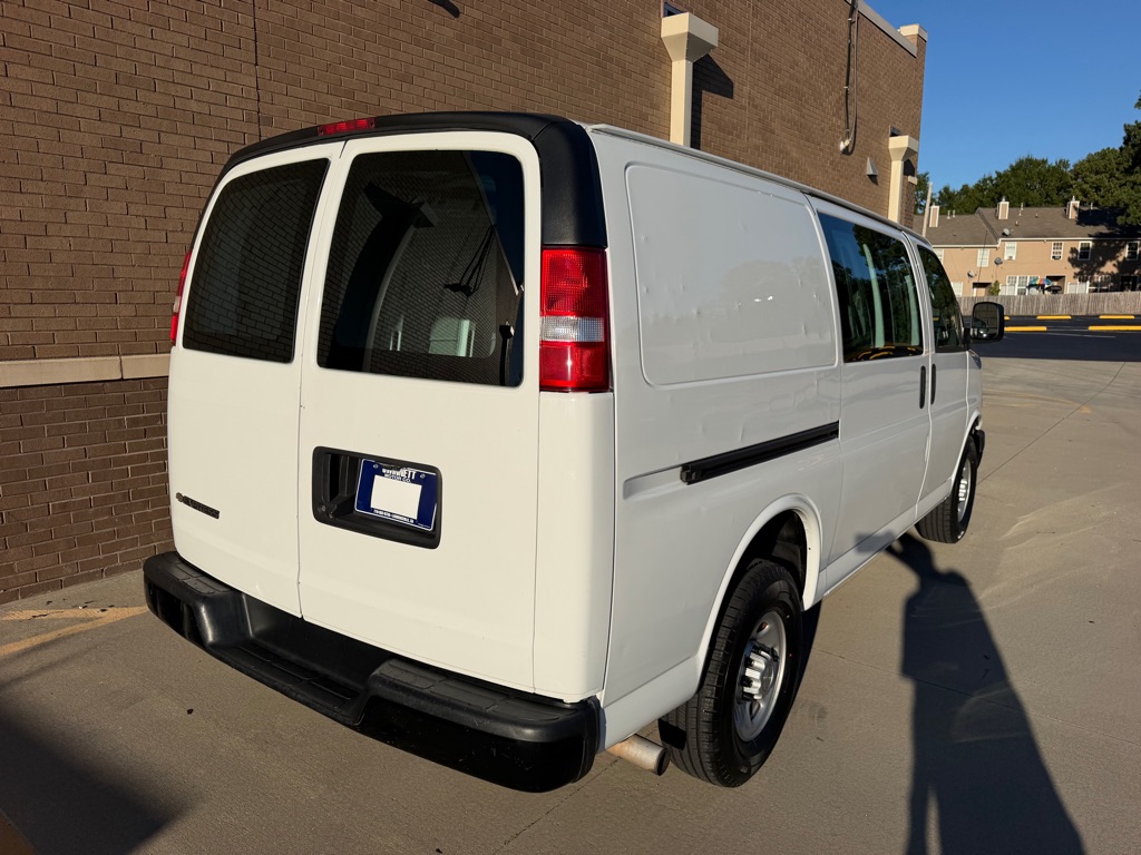 Photo 6 of this CHEVROLET EXPRESS G2500