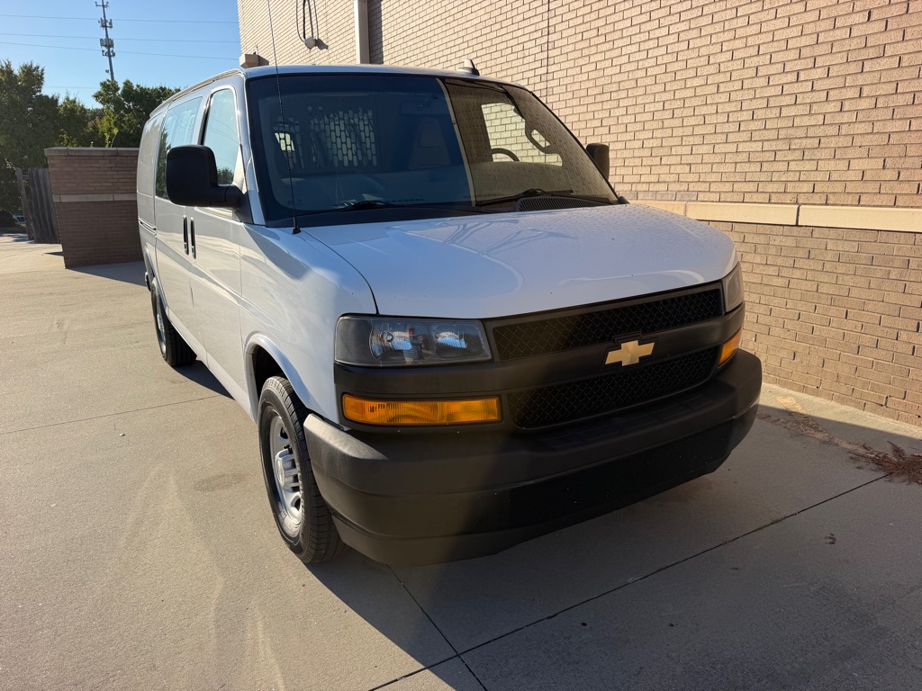 Photo 4 of this CHEVROLET EXPRESS G2500