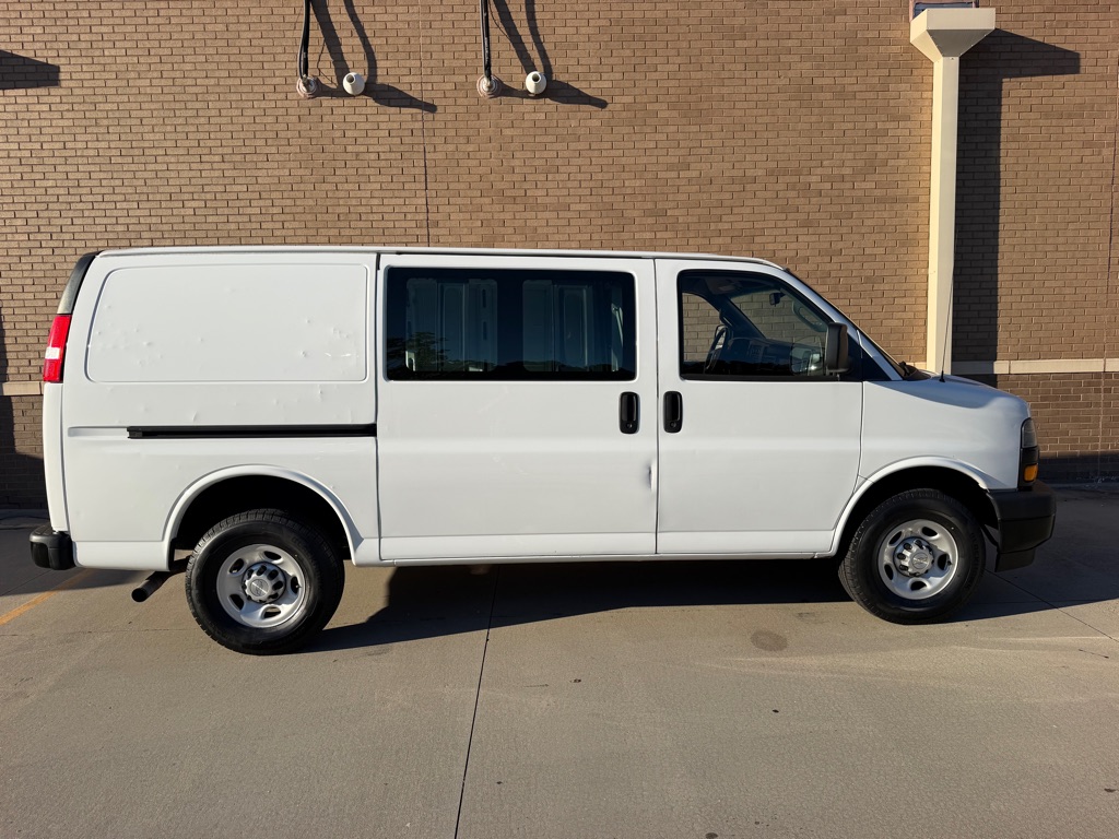 Photo 29 of this CHEVROLET EXPRESS G2500