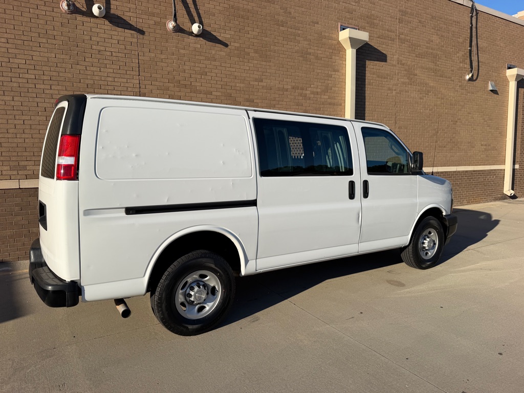 Photo 5 of this CHEVROLET EXPRESS G2500