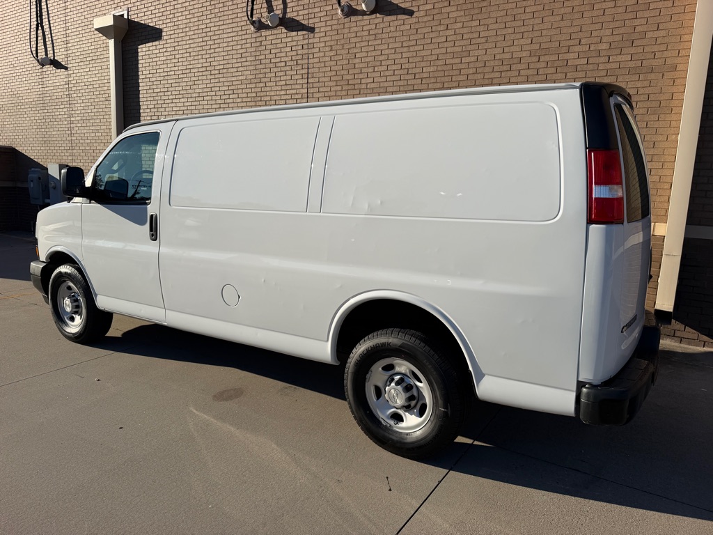 Photo 11 of this CHEVROLET EXPRESS G2500