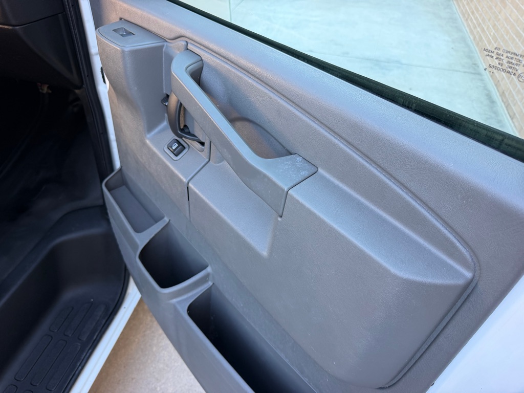 Photo 23 of this CHEVROLET EXPRESS G2500
