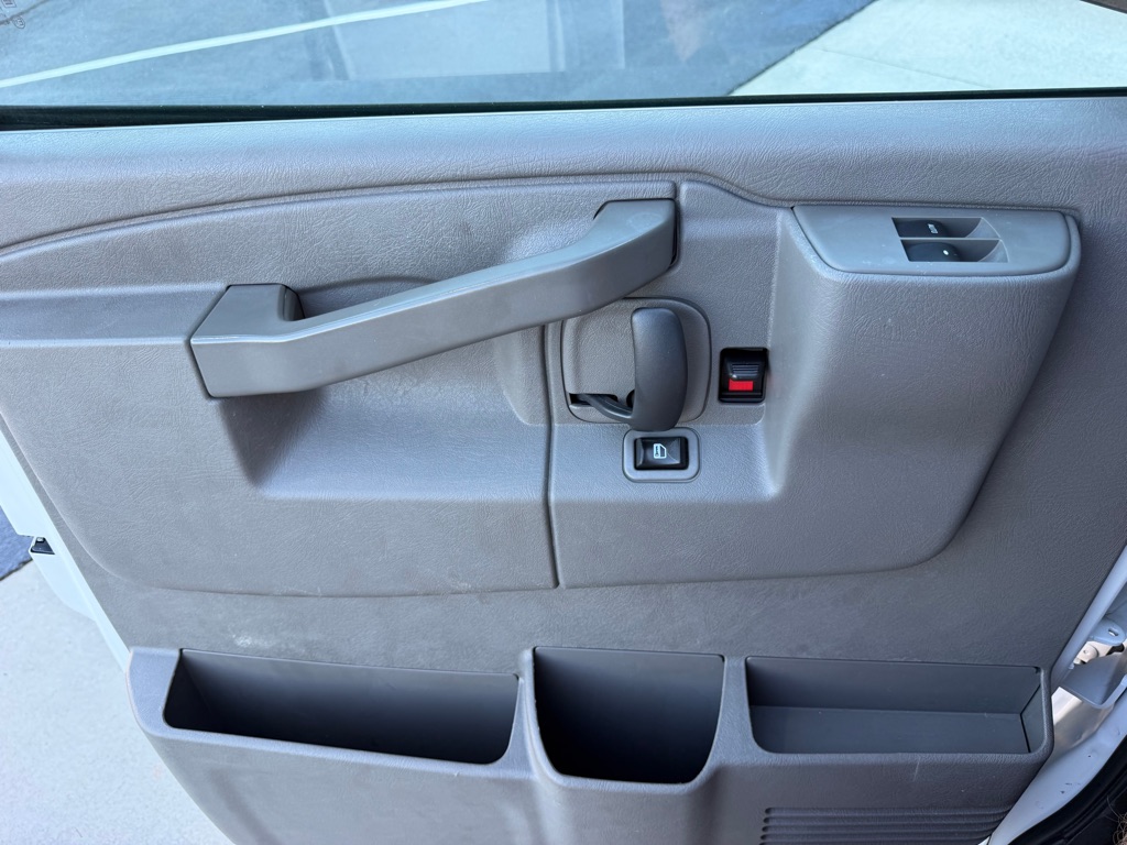 Photo 13 of this CHEVROLET EXPRESS G2500