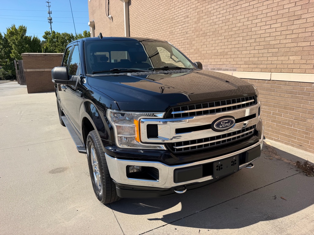 Photo 11 of this FORD F150 XLT 4X4