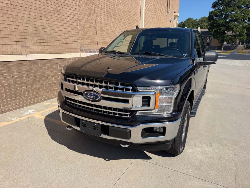 Photo 6 of this FORD F150 XLT 4X4