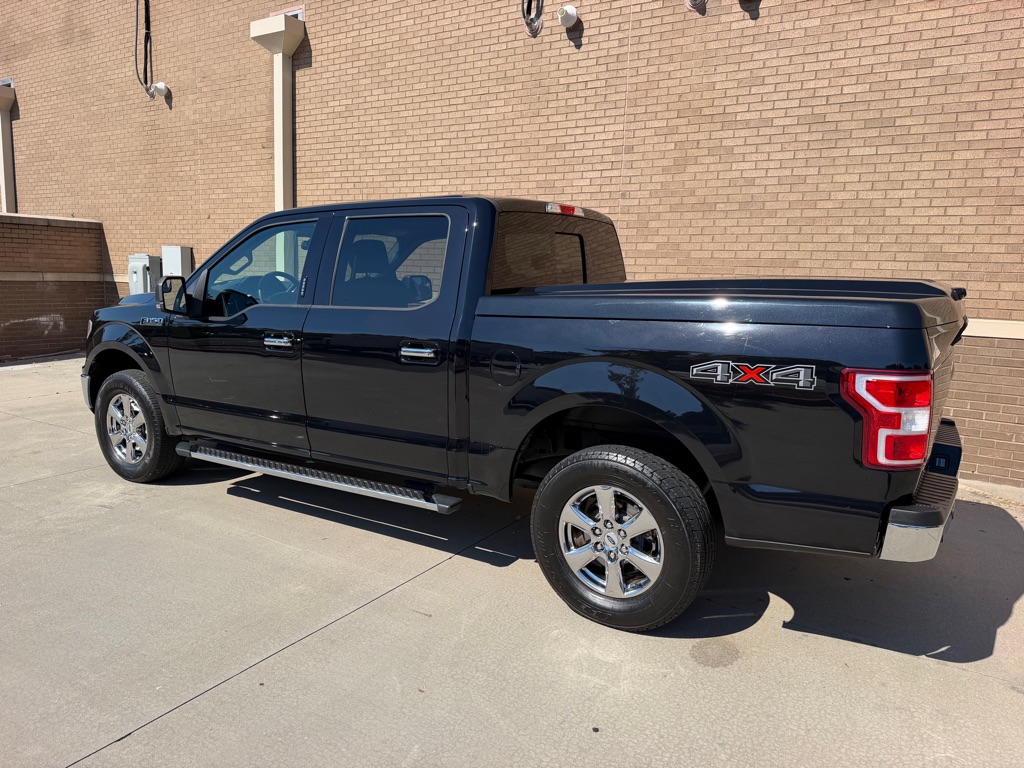 Photo 3 of this FORD F150 XLT 4X4