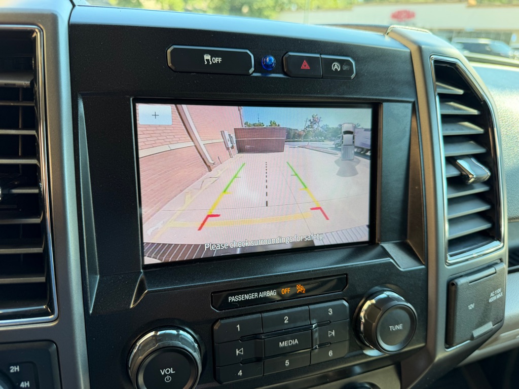 Photo 18 of this FORD F150 XLT 4X4