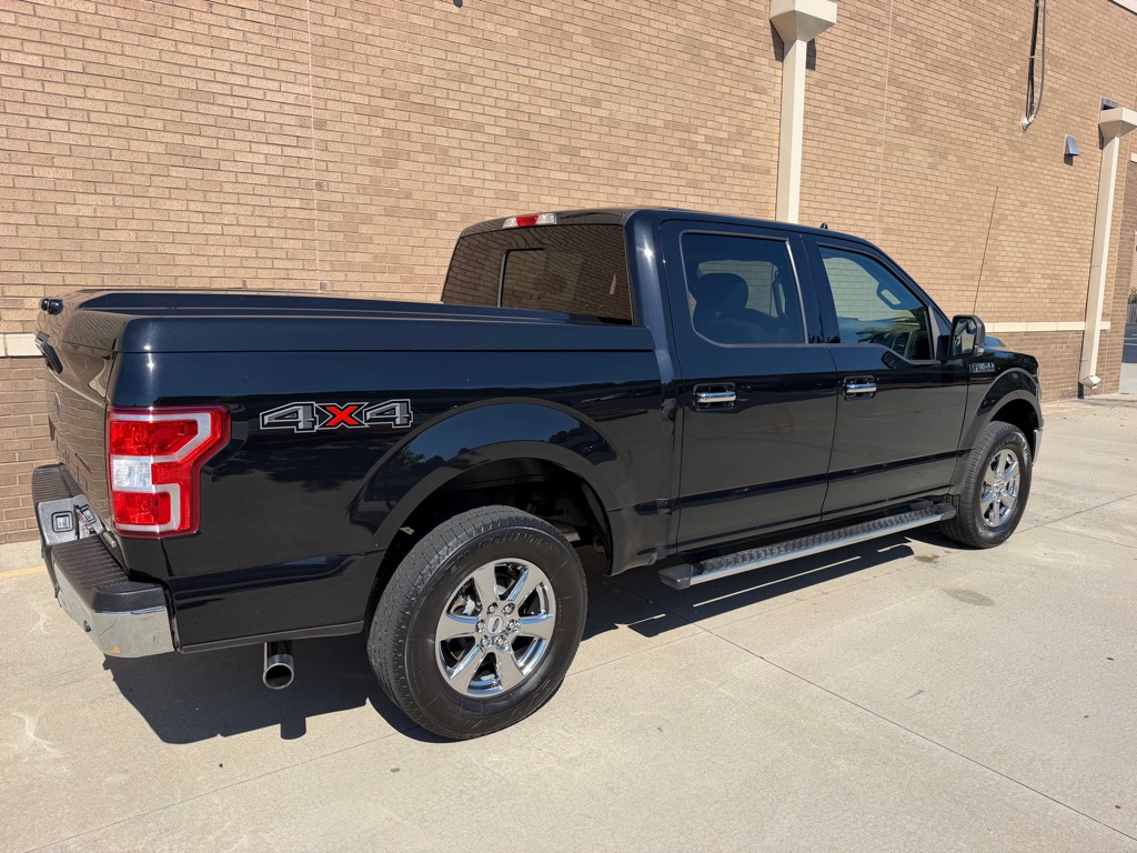 Photo 7 of this FORD F150 XLT 4X4