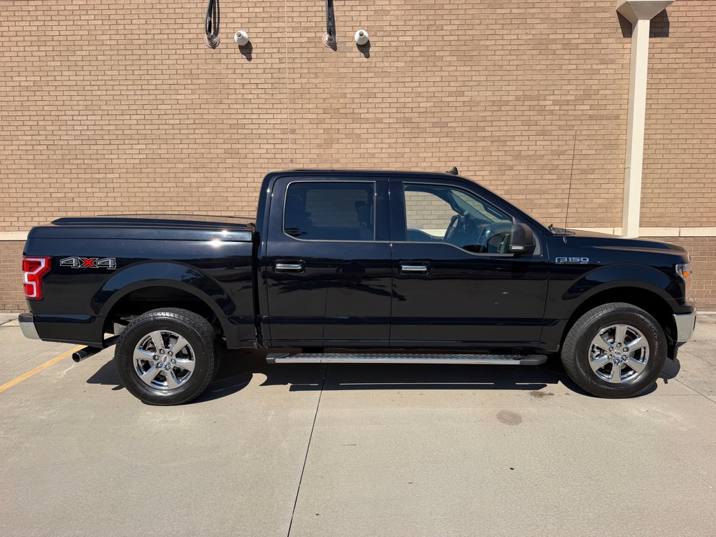 Photo 10 of this FORD F150 XLT 4X4