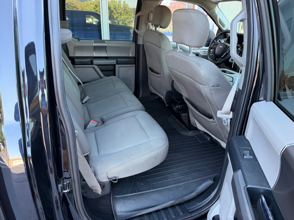 Photo 20 of this FORD F150 XLT 4X4