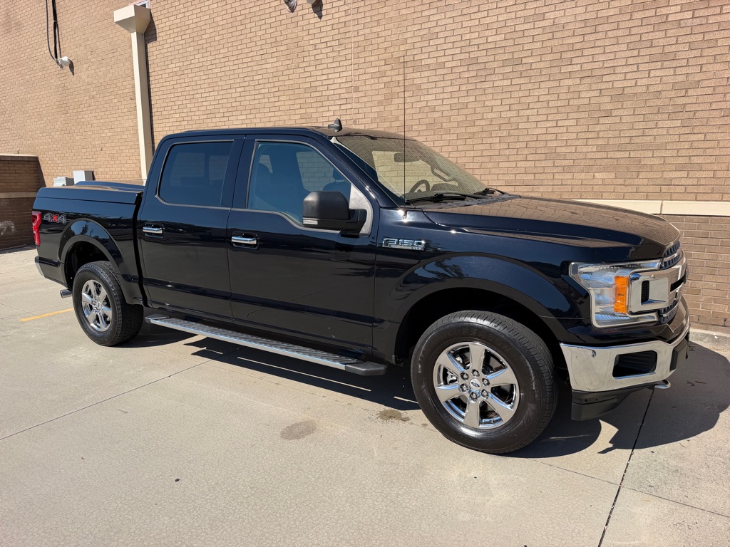 Photo 9 of this FORD F150 XLT 4X4