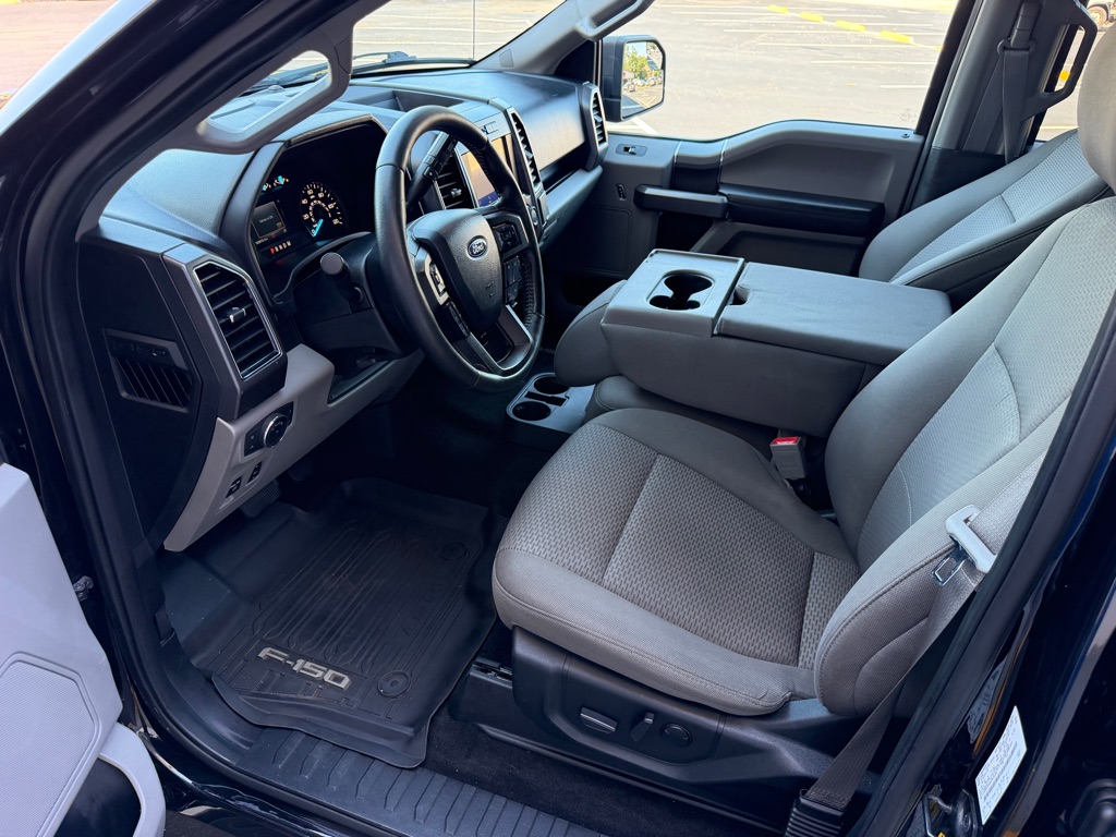 Photo 12 of this FORD F150 XLT 4X4