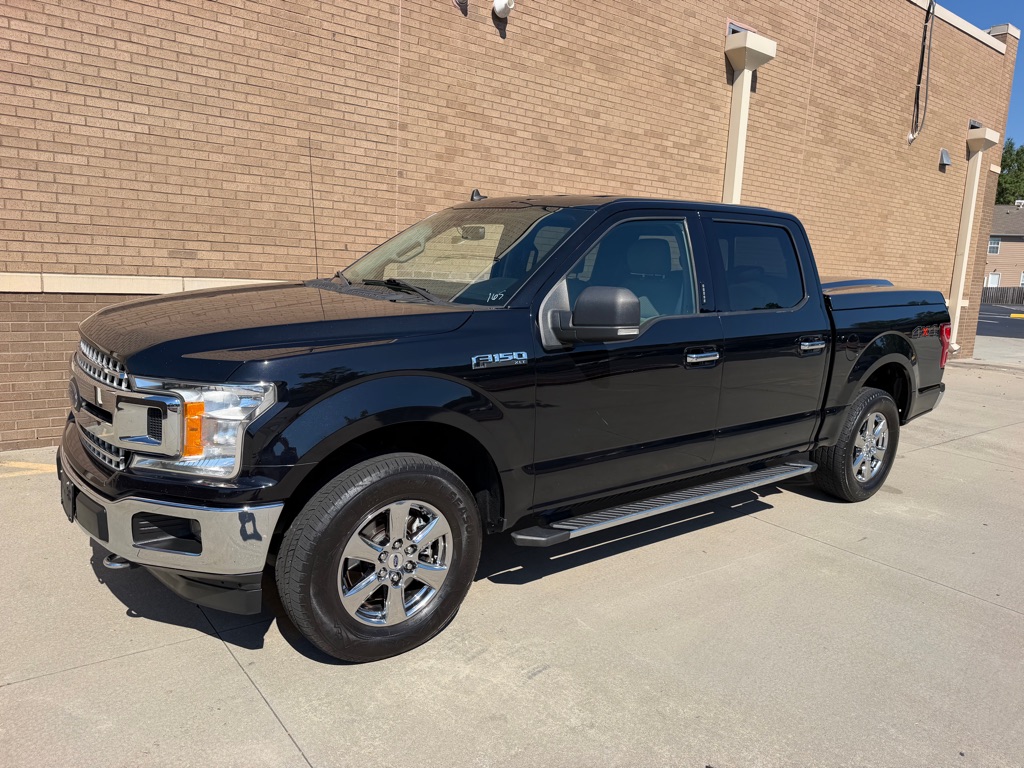 Photo 4 of this FORD F150 XLT 4X4