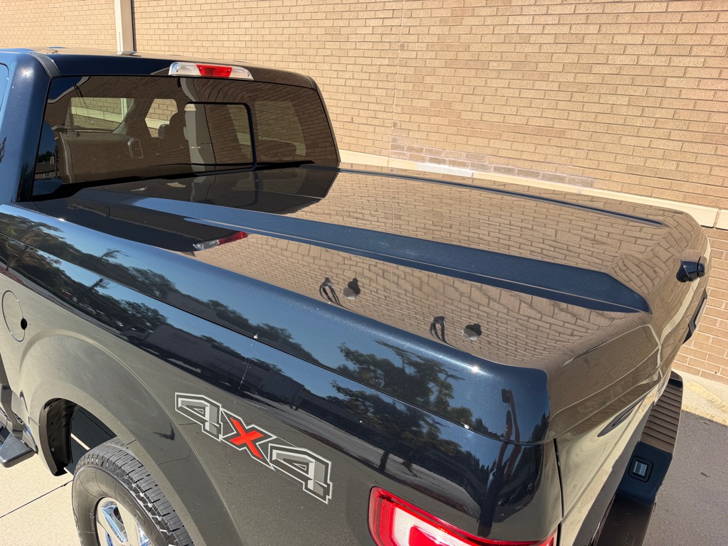 Photo 24 of this FORD F150 XLT 4X4
