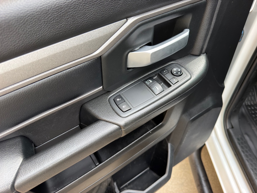 Photo 16 of this RAM 2500 6.4 HEMI