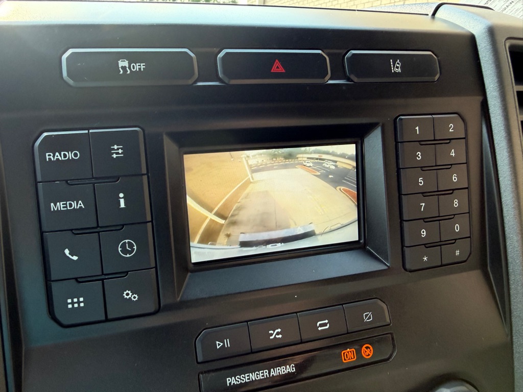 Photo 26 of this FORD F450 BOX