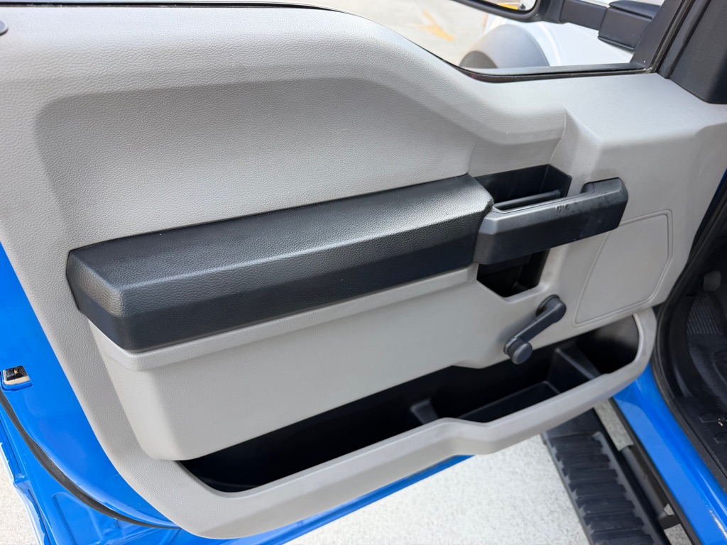Photo 17 of this FORD F450 BOX