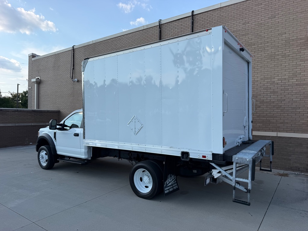 Photo 10 of this FORD F450 BOX