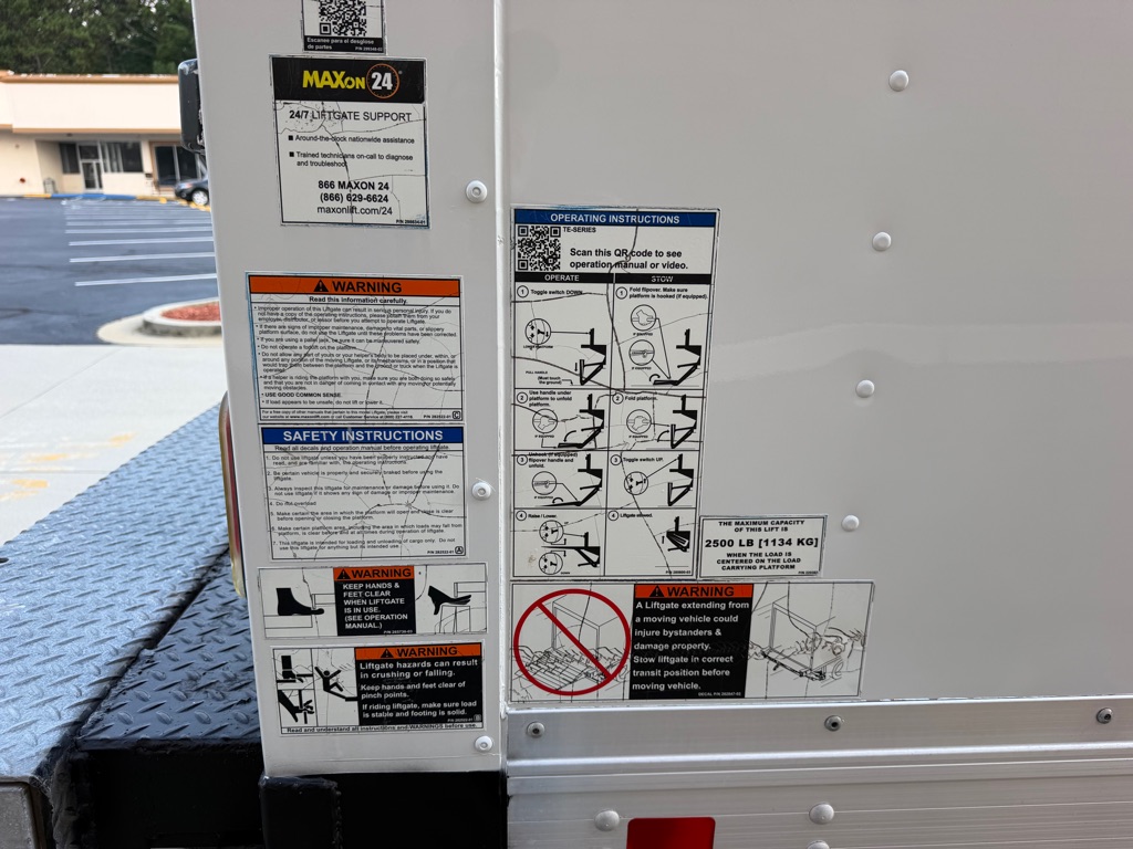 Photo 28 of this FORD F450 BOX